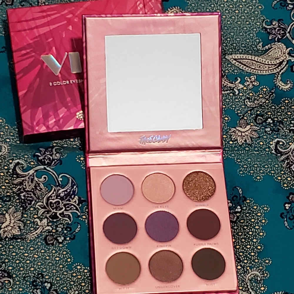 BNIB Vice eyeshadow palette